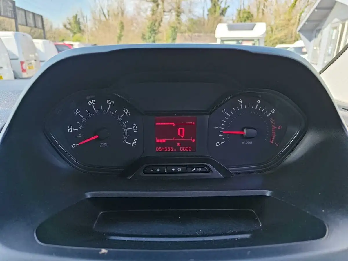 2020-peugeot-partner-15-bluehdi-950-s-100pseu6dt-e-ss-panel-big-8