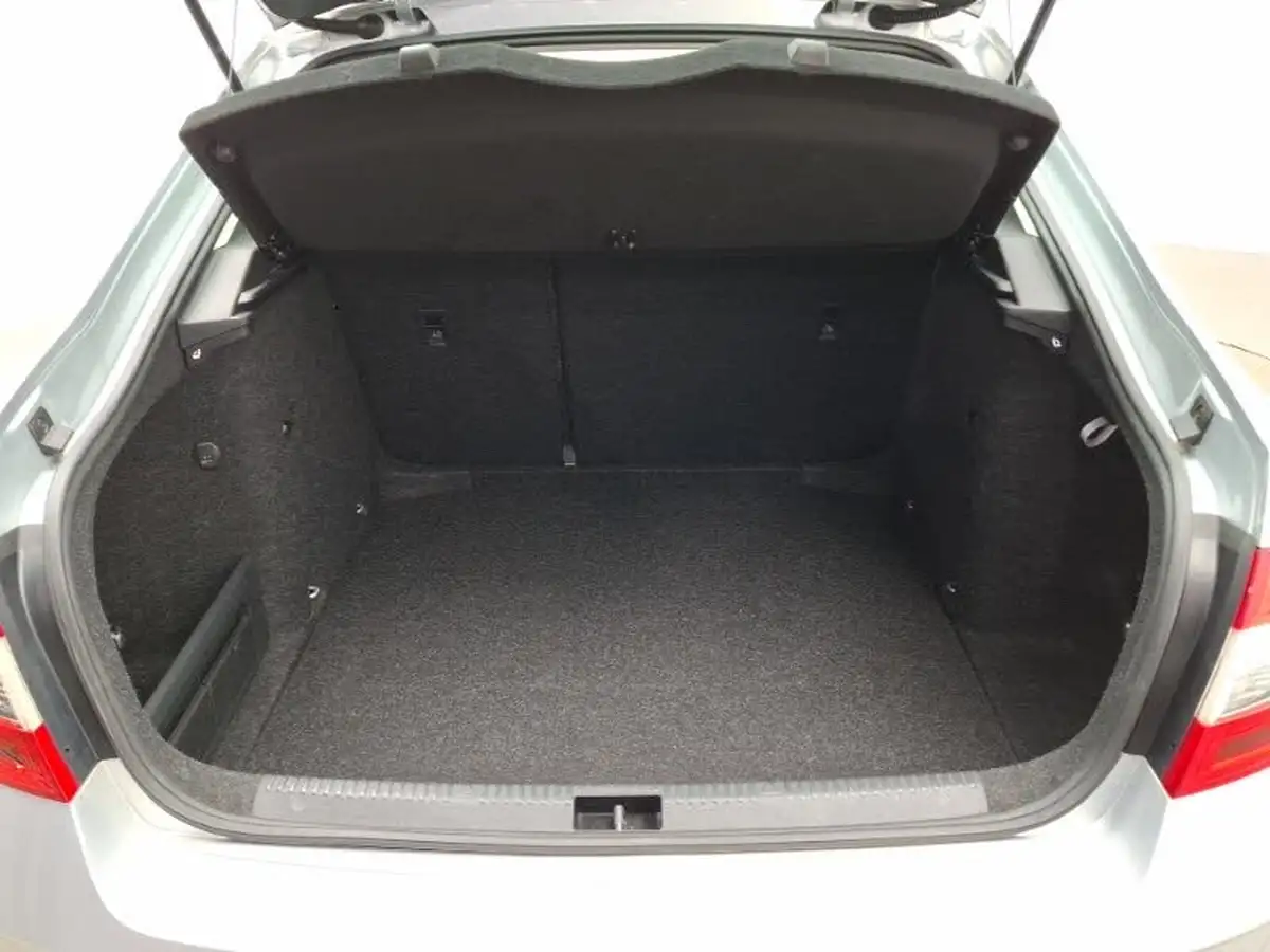 2018-skoda-octavia-16tdi-se-technology-scr-hatchback-dsg-big-7