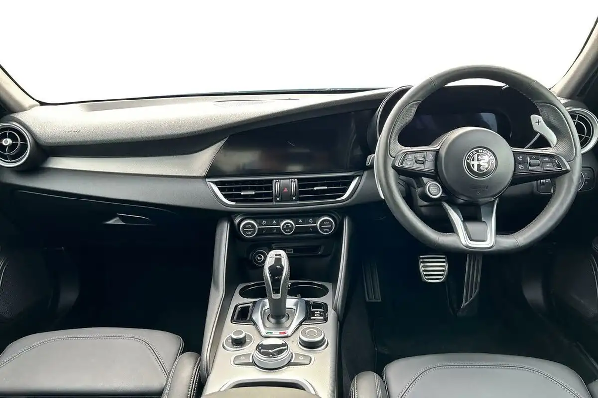 2024-alfa-romeo-giulia-20-veloce-big-8