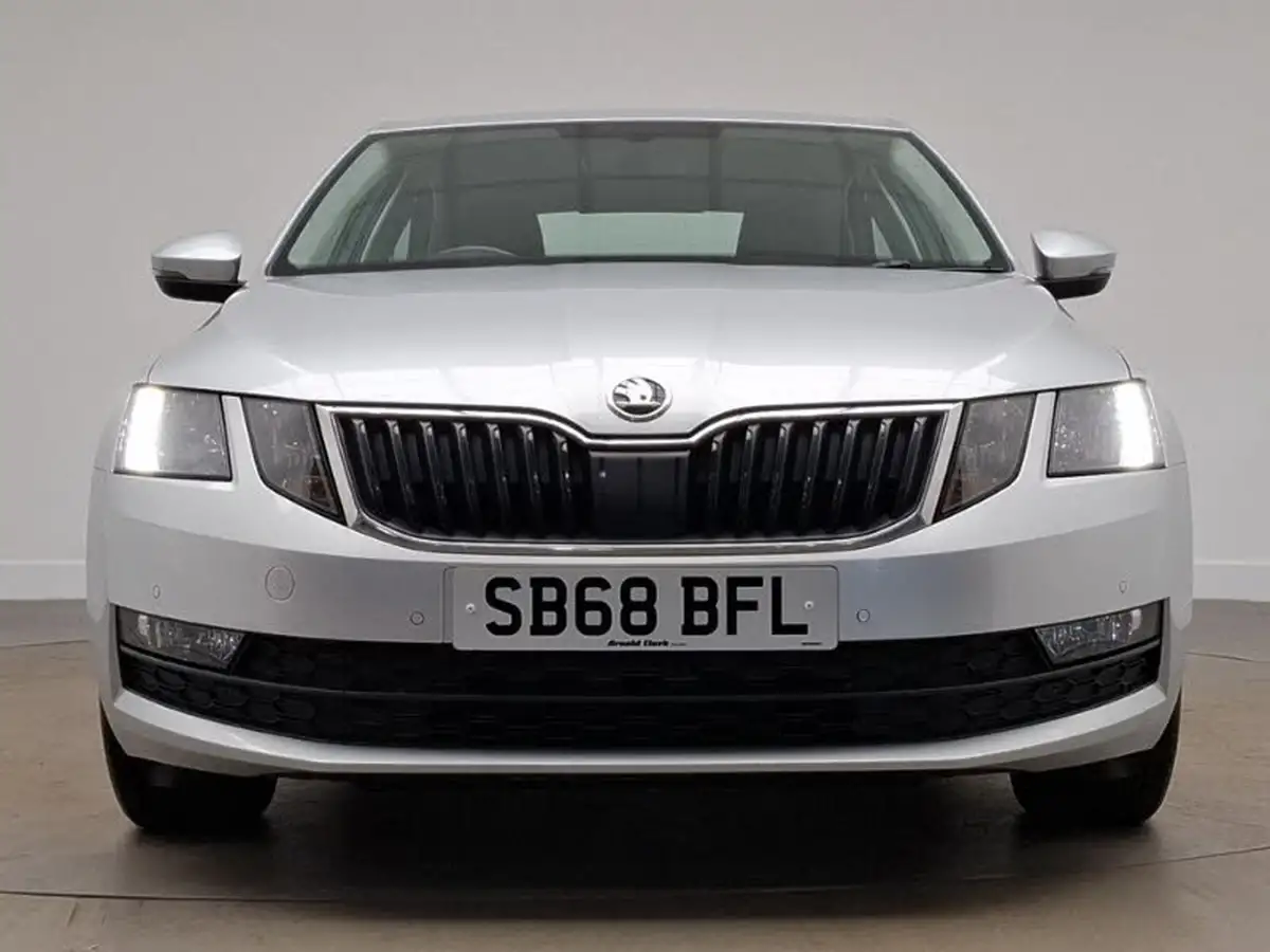 2018-skoda-octavia-16tdi-se-technology-scr-hatchback-dsg-big-11