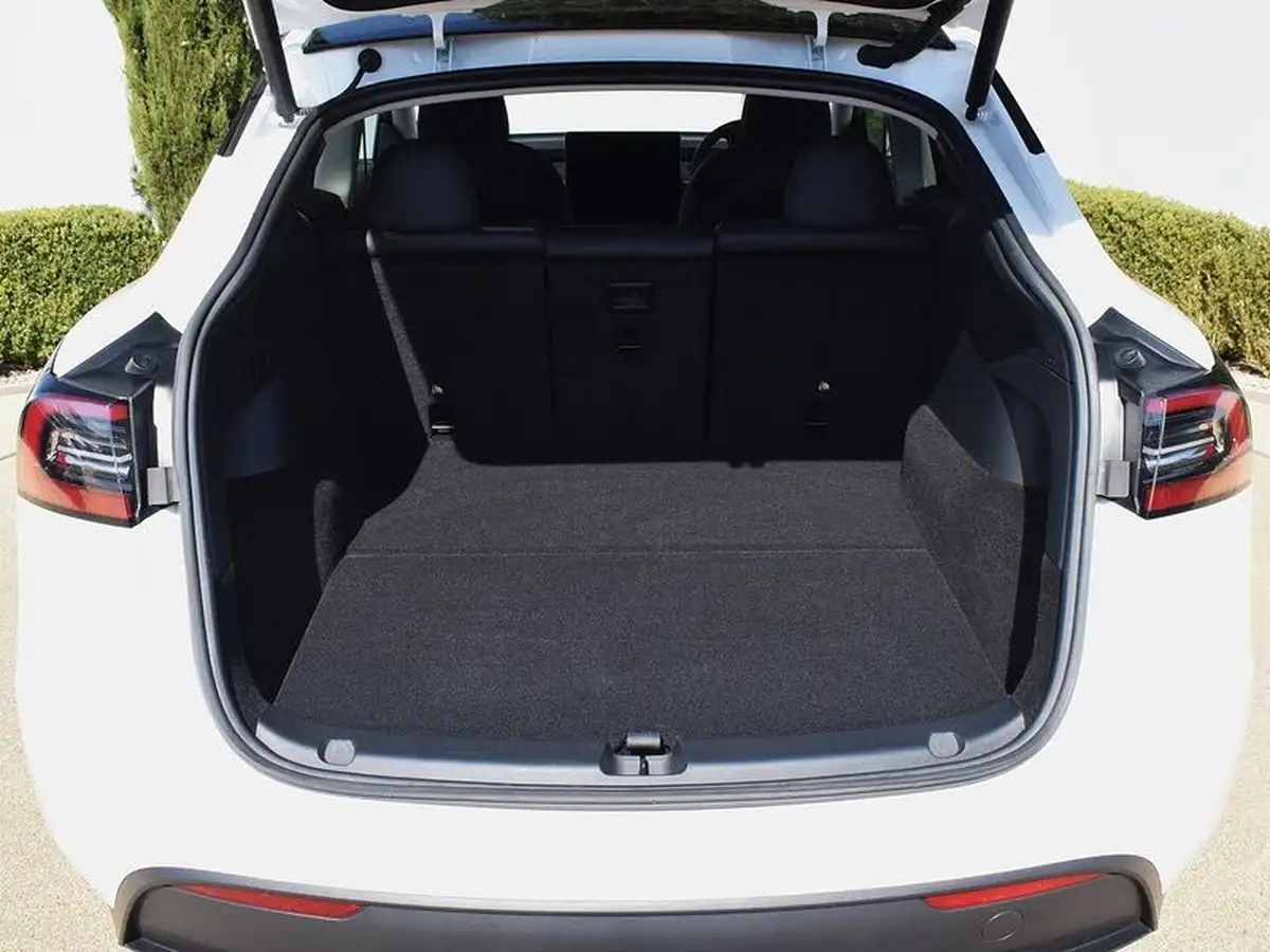 2022-tesla-model-y-e-long-range-big-23