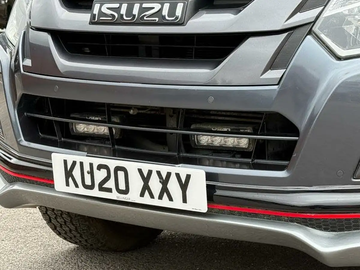 2020-isuzu-d-max-19td-blade-canopy-auto-big-13