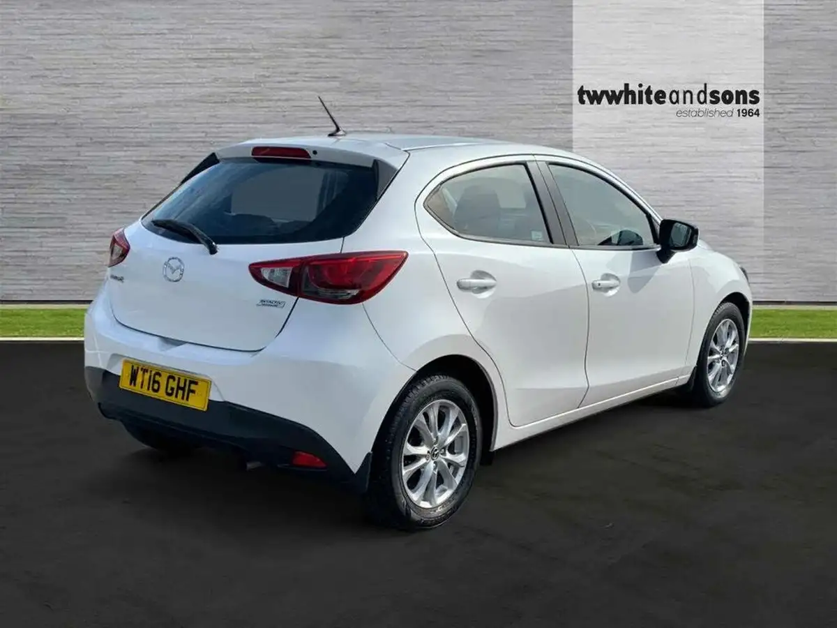 2016-mazda-mazda2-15-se-l-nav-big-6
