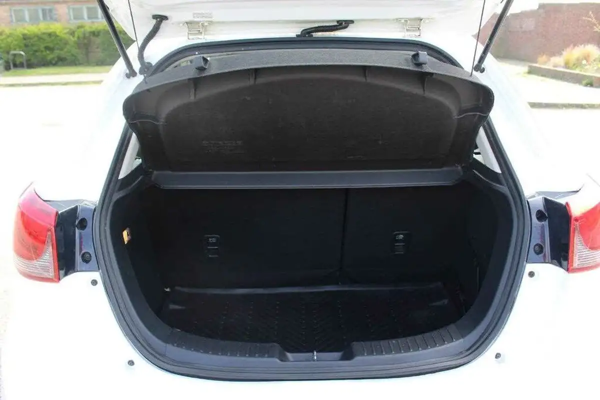 2016-mazda-mazda2-15-se-l-nav-big-30