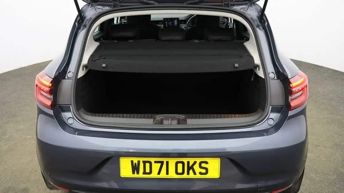 2022-renault-clio-16-iconic-big-16
