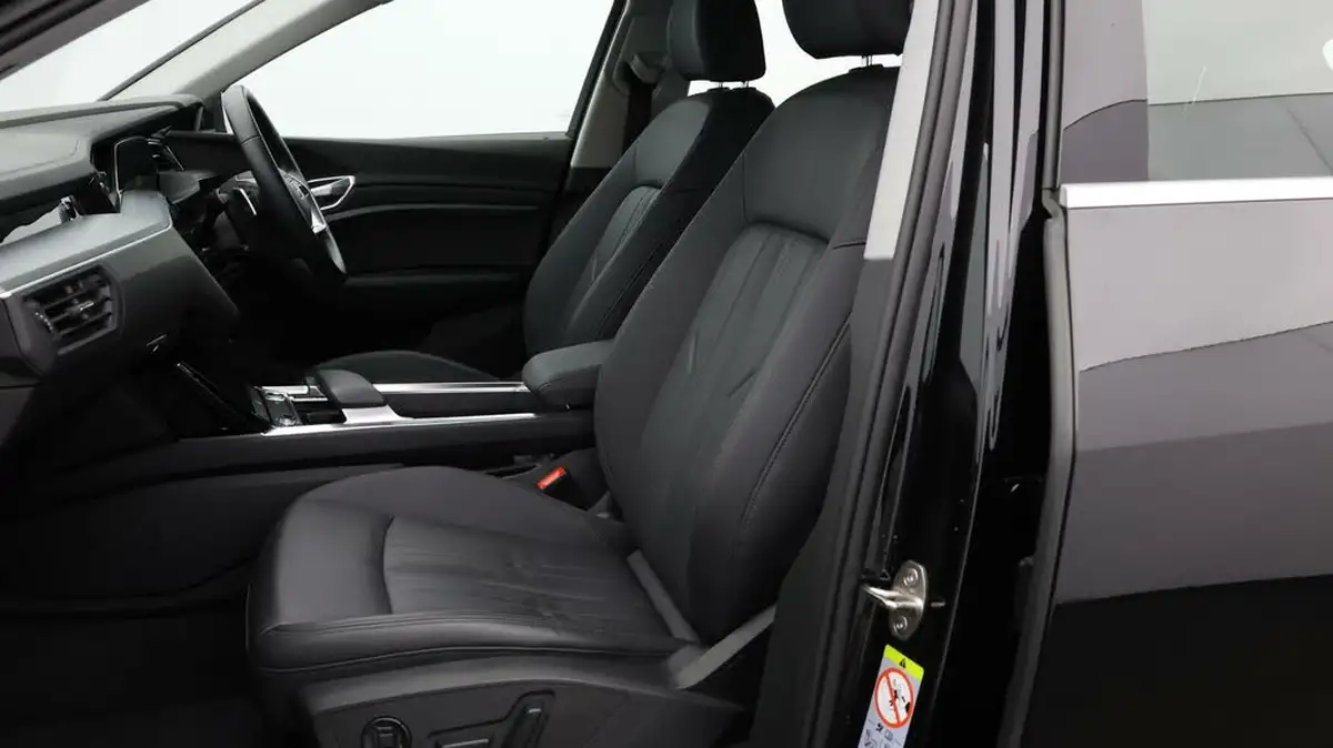 2021-audi-e-tron-50e-technik-station-wagon-big-13
