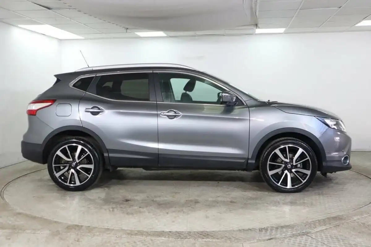 2017-nissan-qashqai-12-dig-t-tekna-xtronic-cvt-big-6