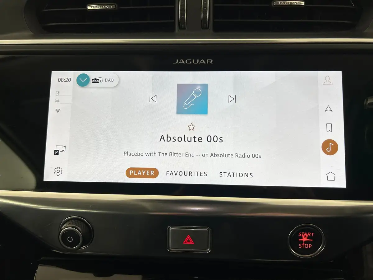 2022-jaguar-i-pace-ev400-se-big-19