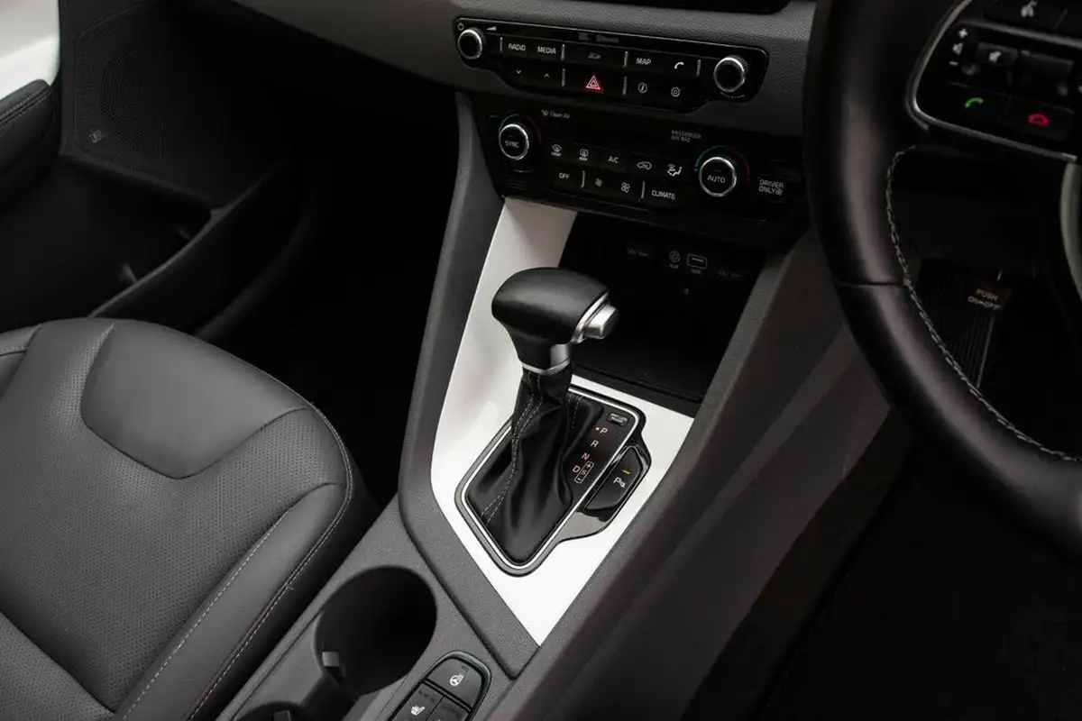 2017-kia-niro-16-gdi-first-edition-big-33