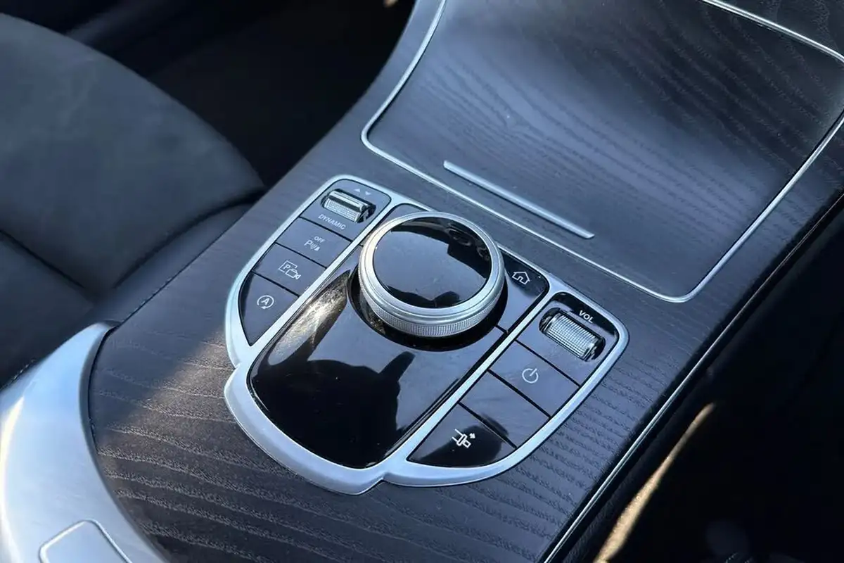 2018-mercedes-benz-c-class-15-c200-amg-line-ss-coupe-2d-big-42