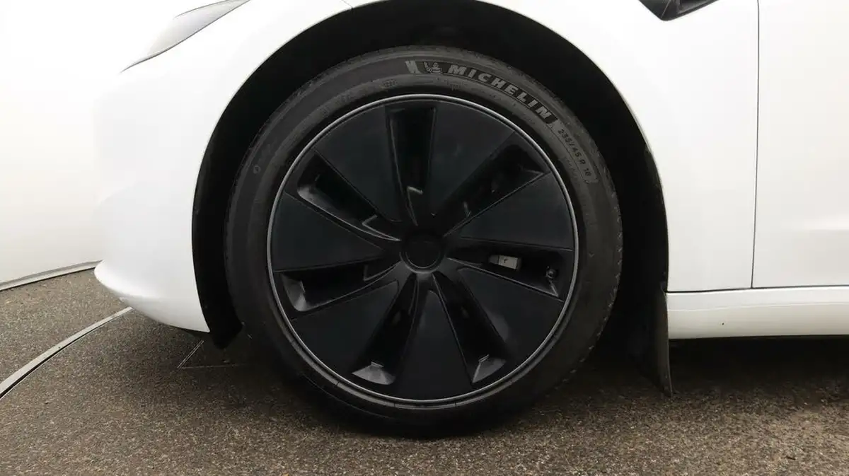 2024-tesla-model-3-e-rwd-big-18