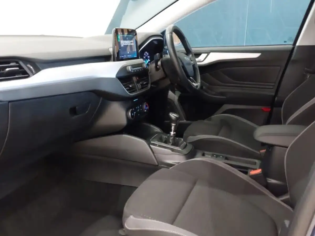 2019-ford-focus-10t-zetec-125ps-hatchback-big-4