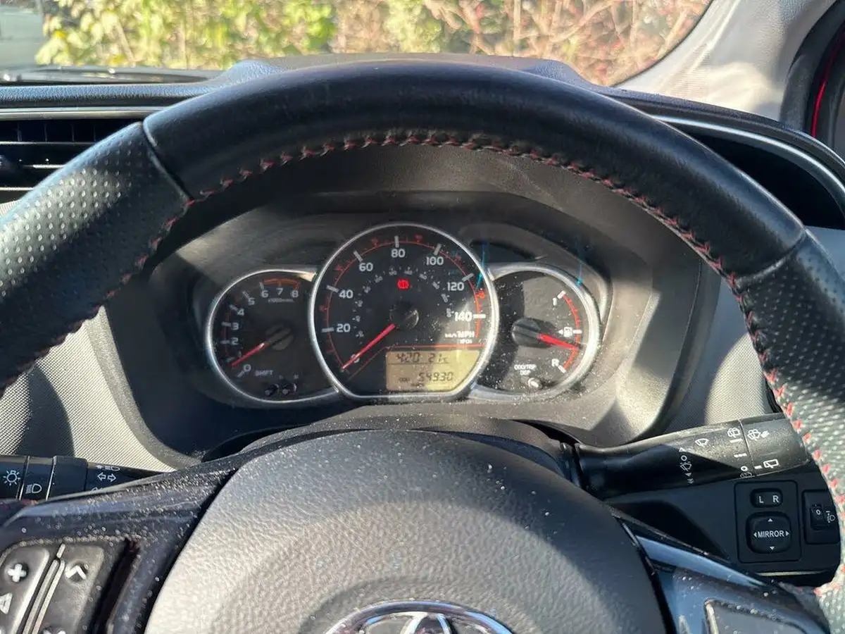 2015-toyota-yaris-133-sport-big-13