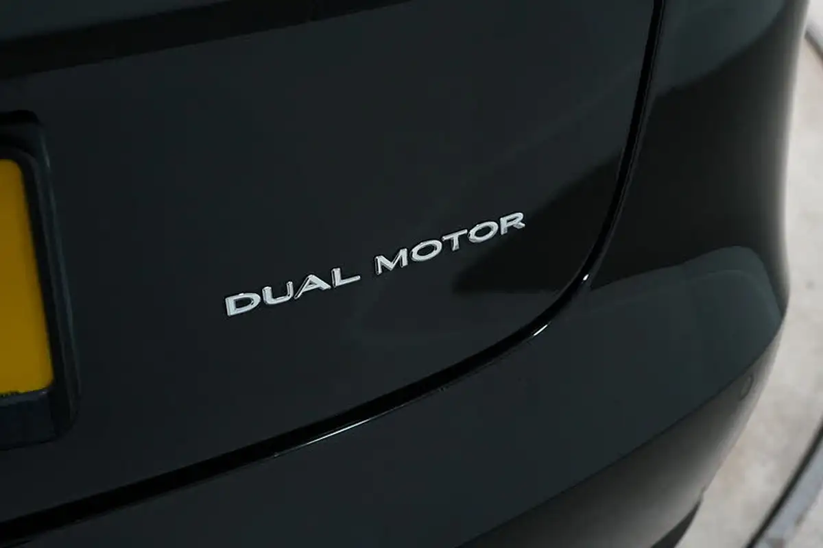 2021-tesla-model-3-e-long-range-4x4-big-29