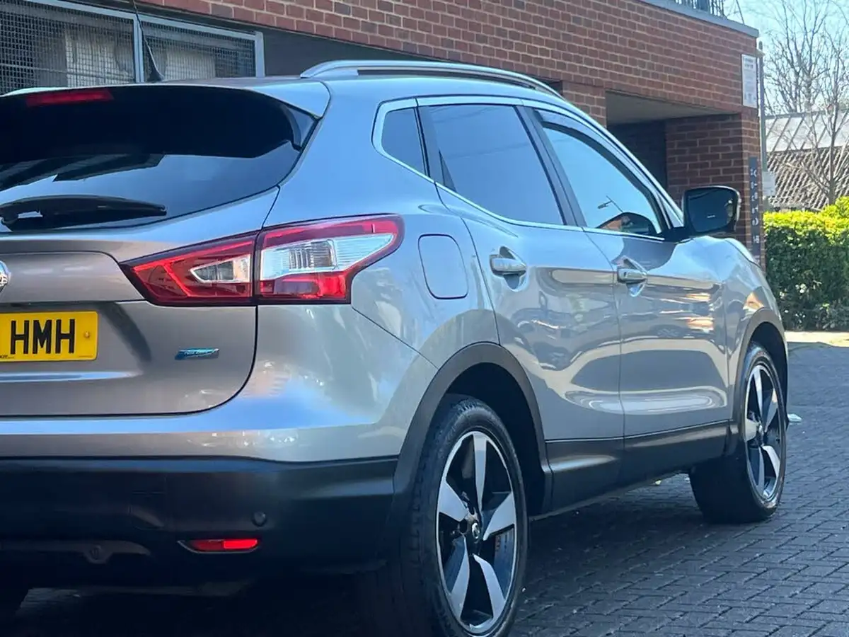 2015-nissan-qashqai-15dci-n-tec-big-20