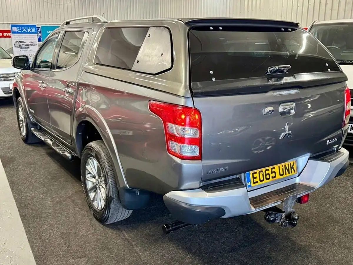 2015-mitsubishi-l200-24di-d-warrior-big-3