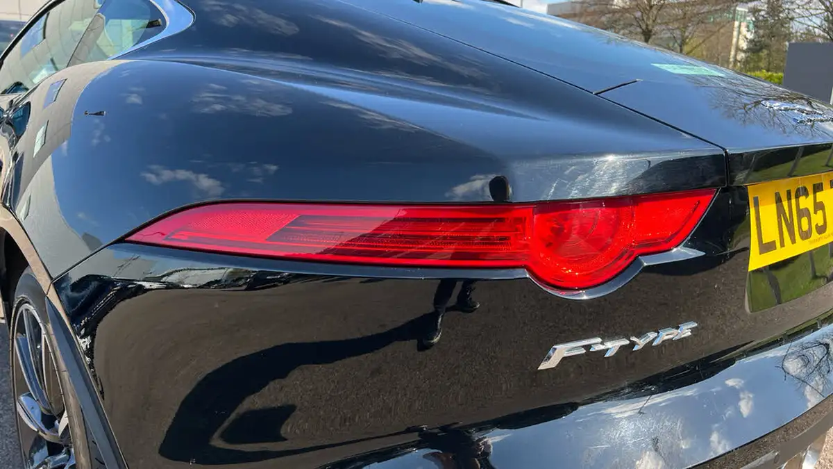 2015-jaguar-f-type-30-v6-coupe-quickshift-big-18