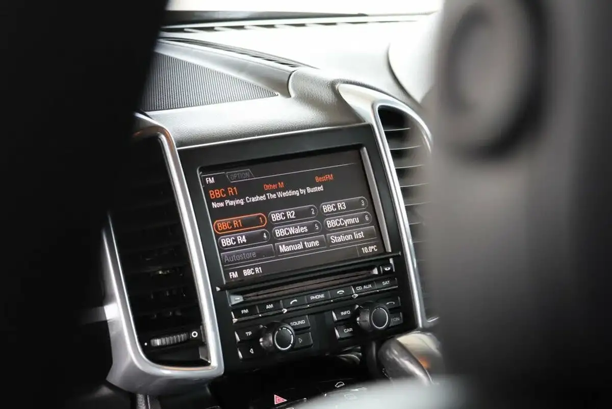 2015-porsche-cayenne-30td-big-13