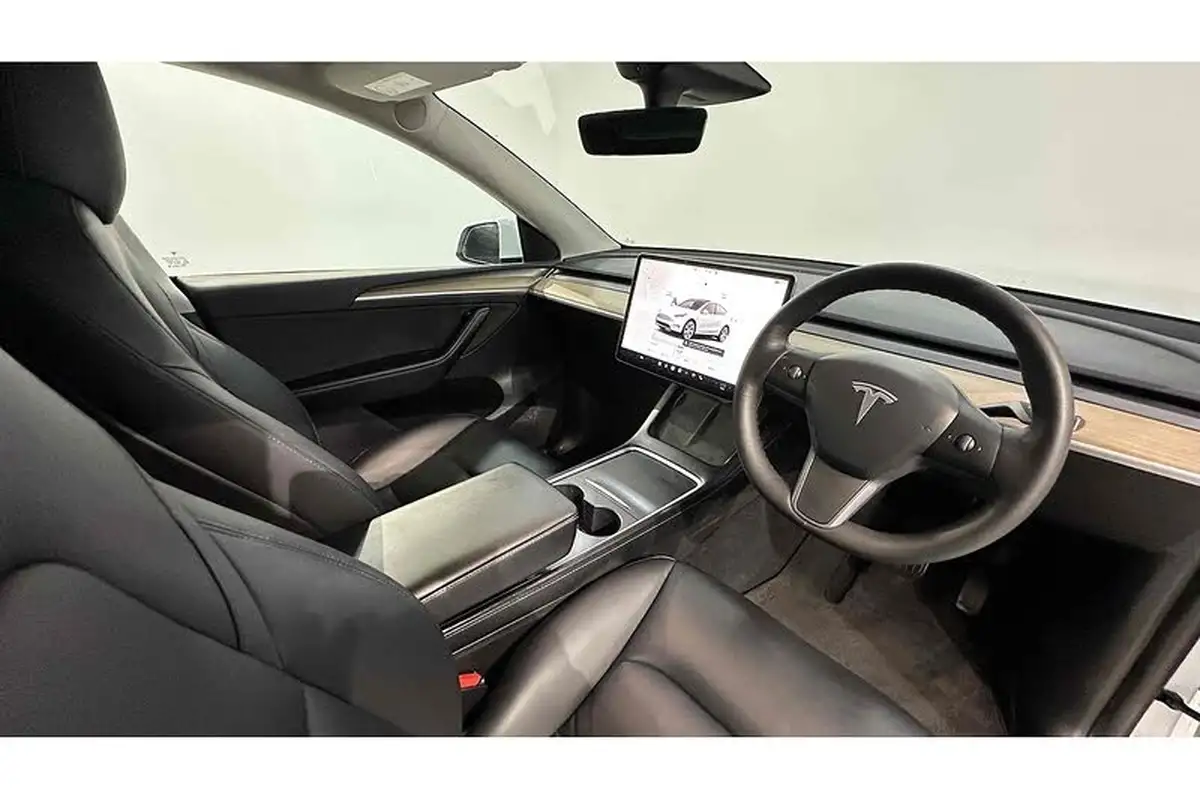 2022-tesla-model-y-e-long-range-big-28