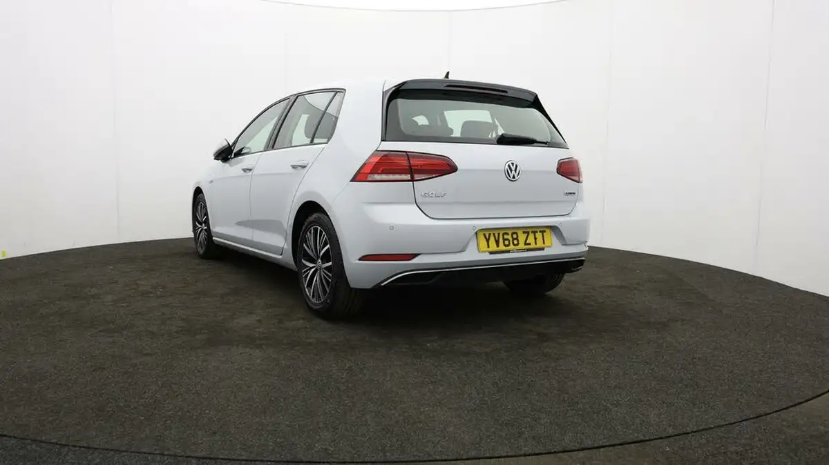 2019-volkswagen-golf-15-tsi-se-130ps-ss-hatchback-5d-big-70