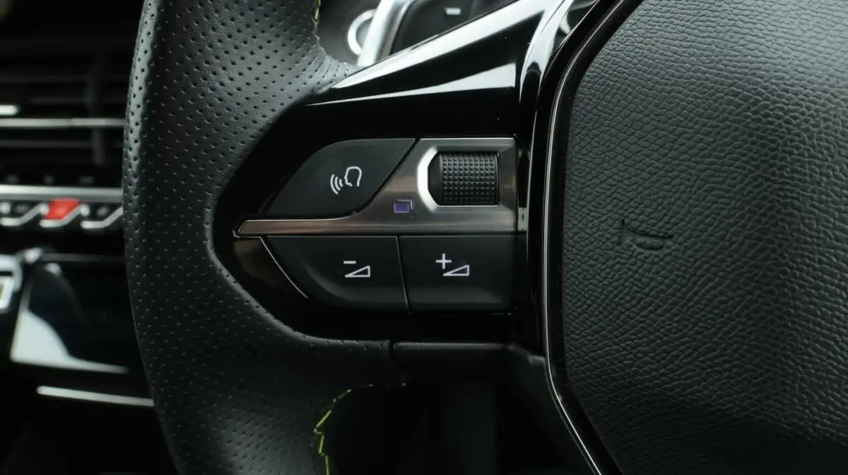 2022-peugeot-2008-suv-12-puretech-gt-eat8-big-25