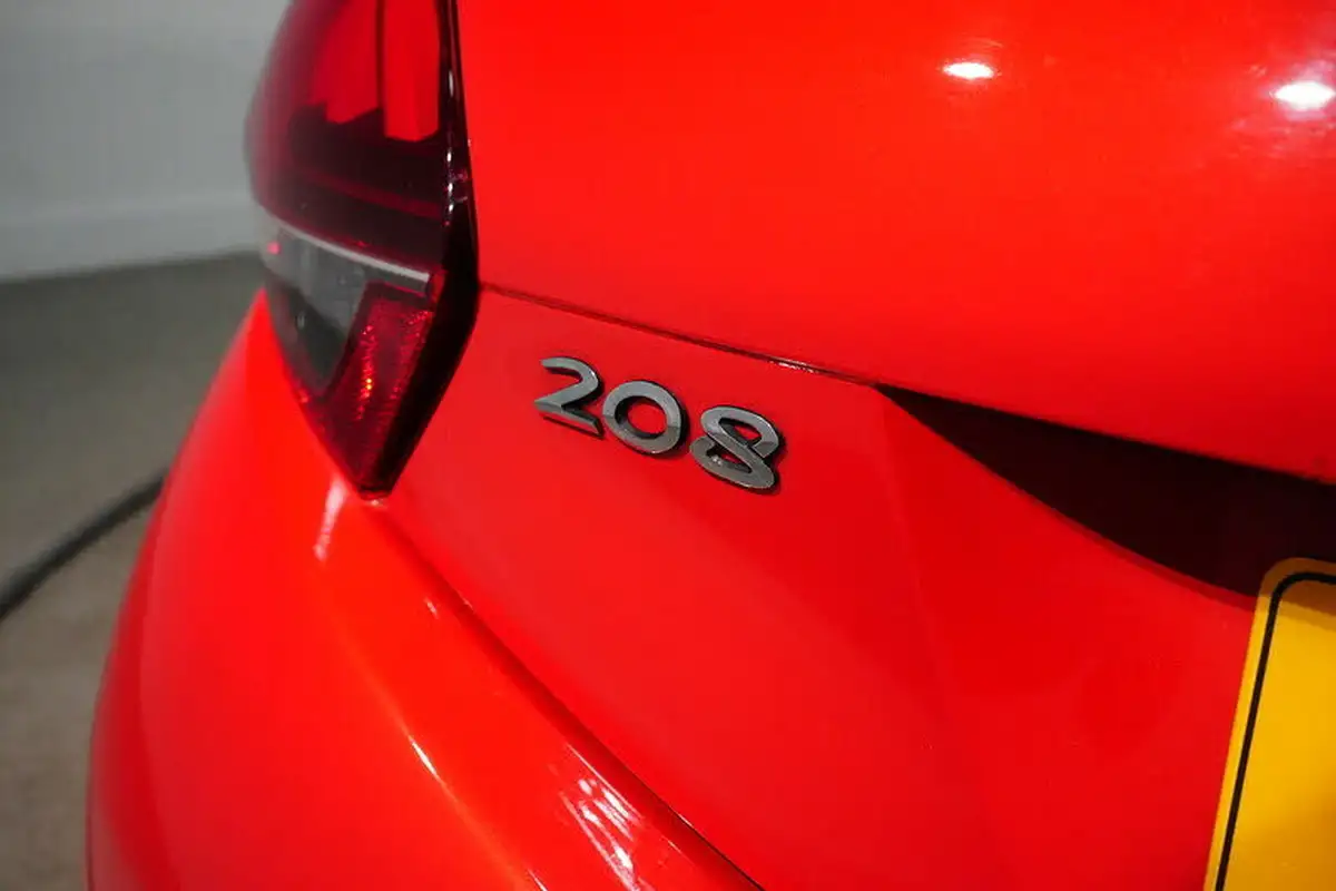 2018-peugeot-208-12-puretech-allure-premium-ss-big-10
