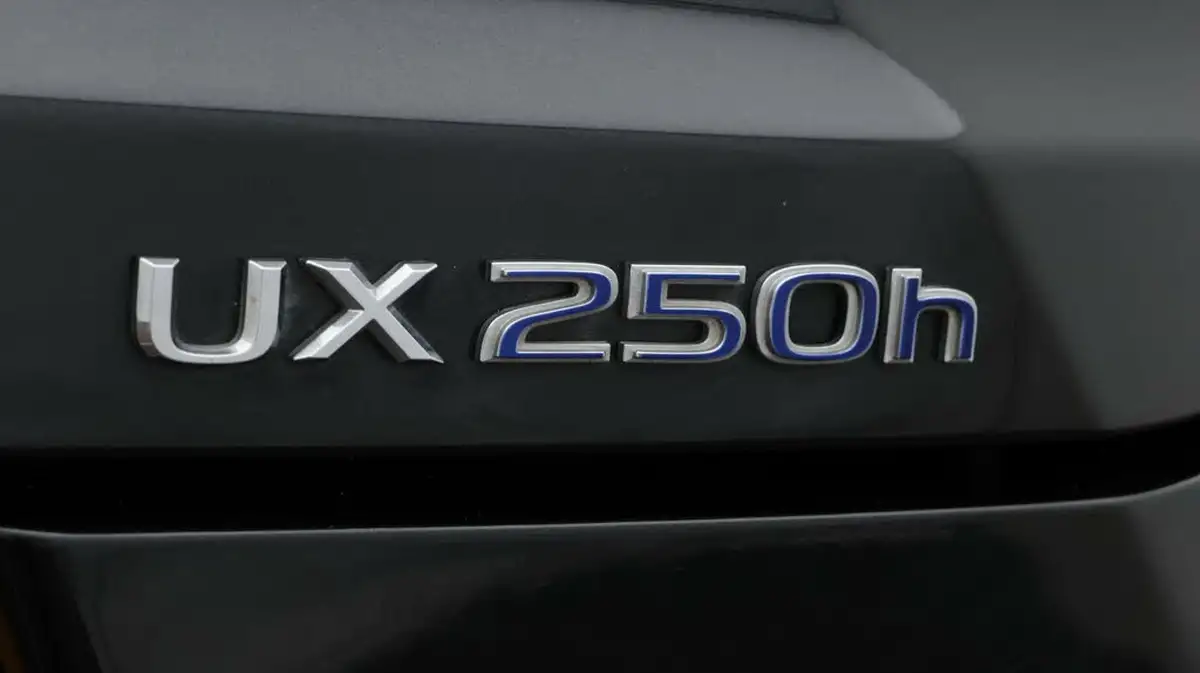2022-lexus-ux-250h-20-ux-184bhp-without-navigation-big-22