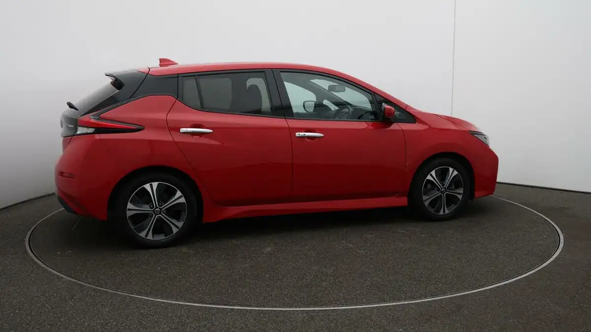 2022-nissan-leaf-e-tekna-big-42