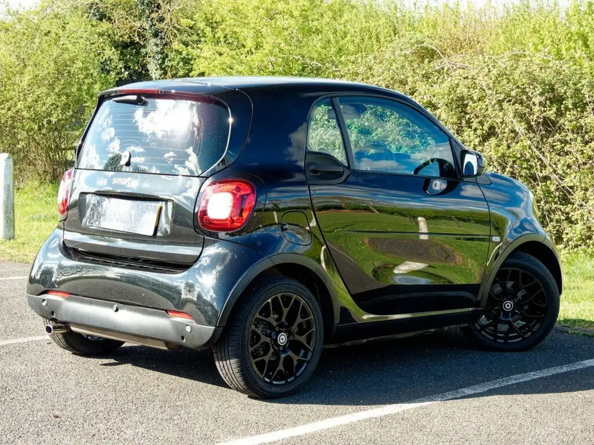 2016-smart-fortwo-09-edition-black-twinamic-big-7