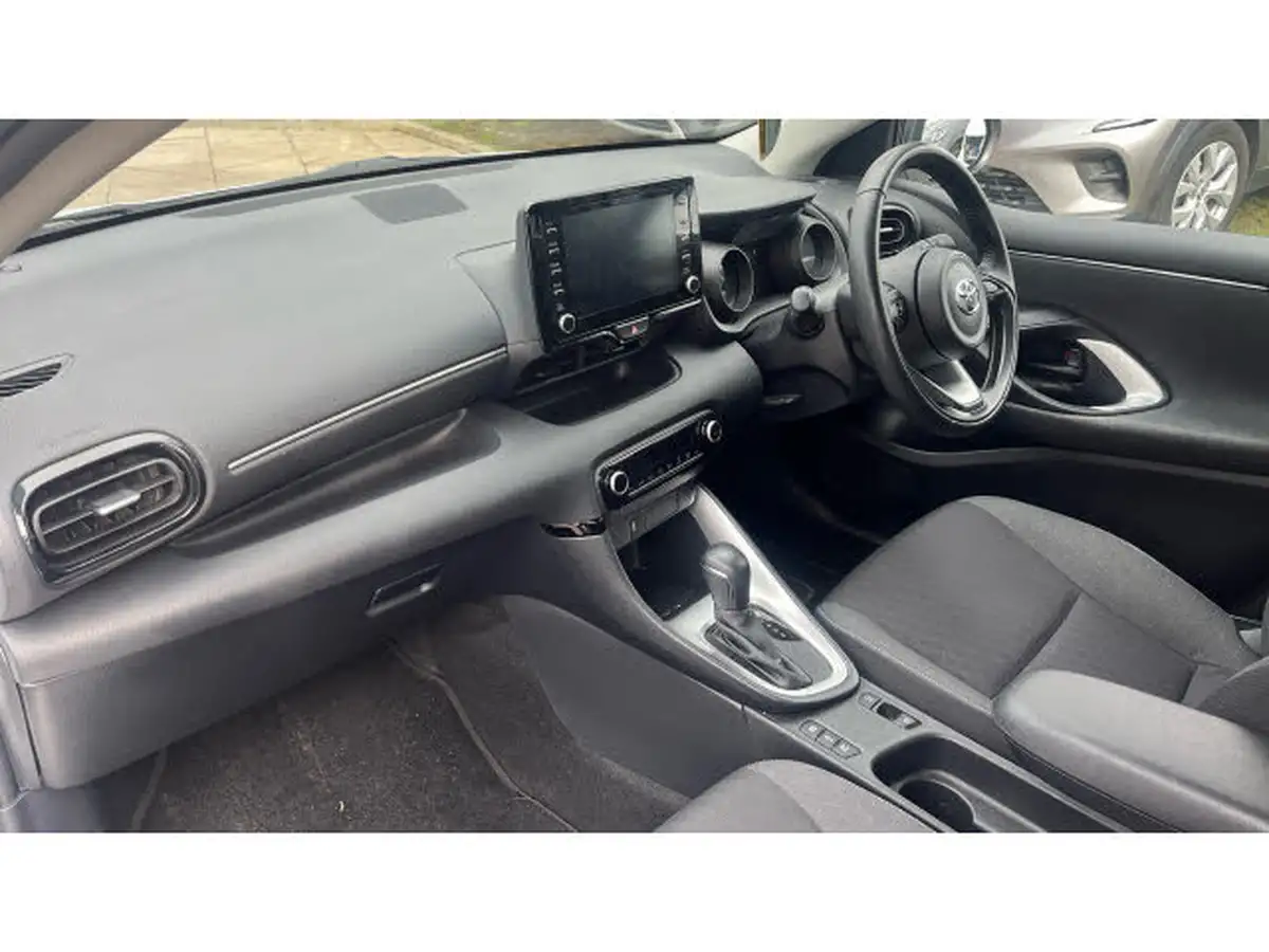 2022-toyota-yaris-15-vvt-i-design-big-8