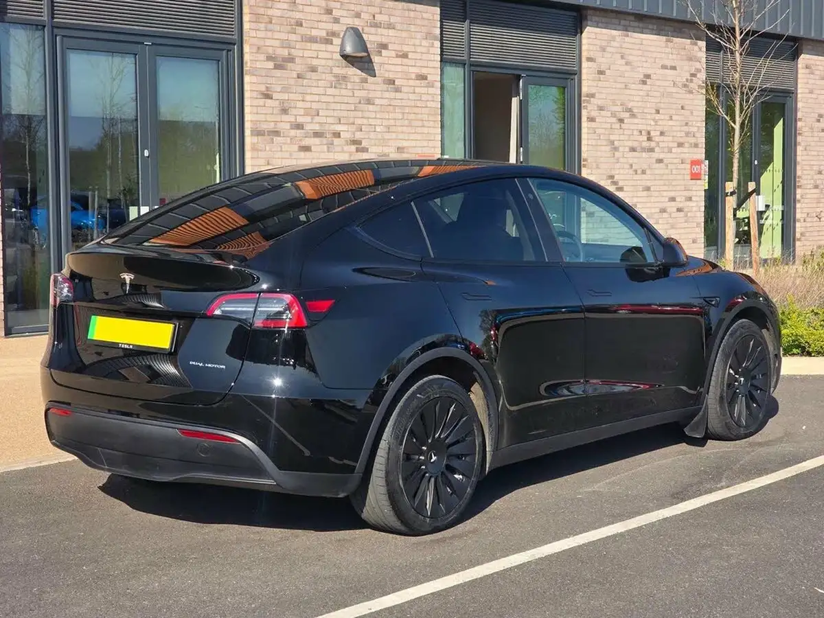 2022-tesla-model-y-e-long-range-big-4