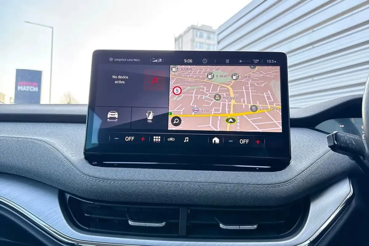 2022-skoda-enyaq-e-80-82-kwh-big-16