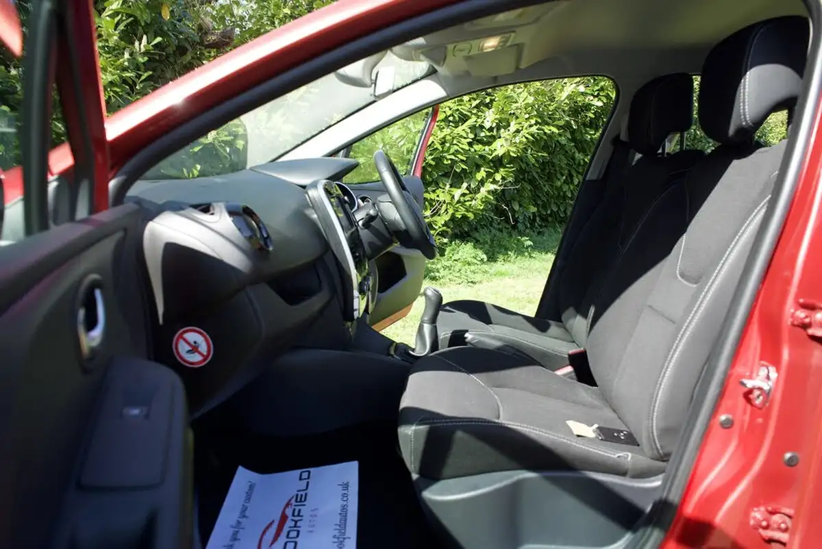2015-renault-clio-12-dynamique-nav-big-64