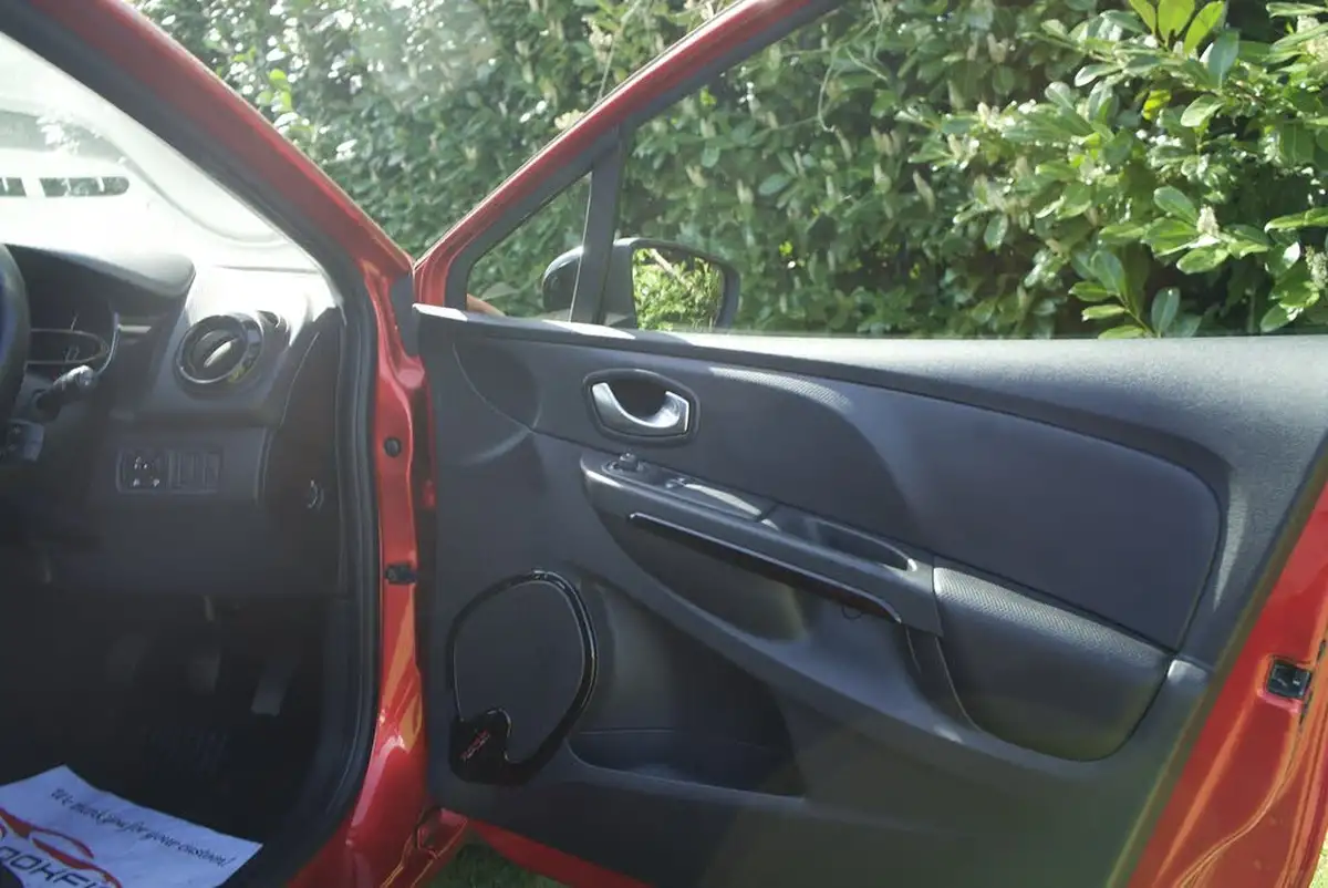 2015-renault-clio-12-dynamique-nav-big-30