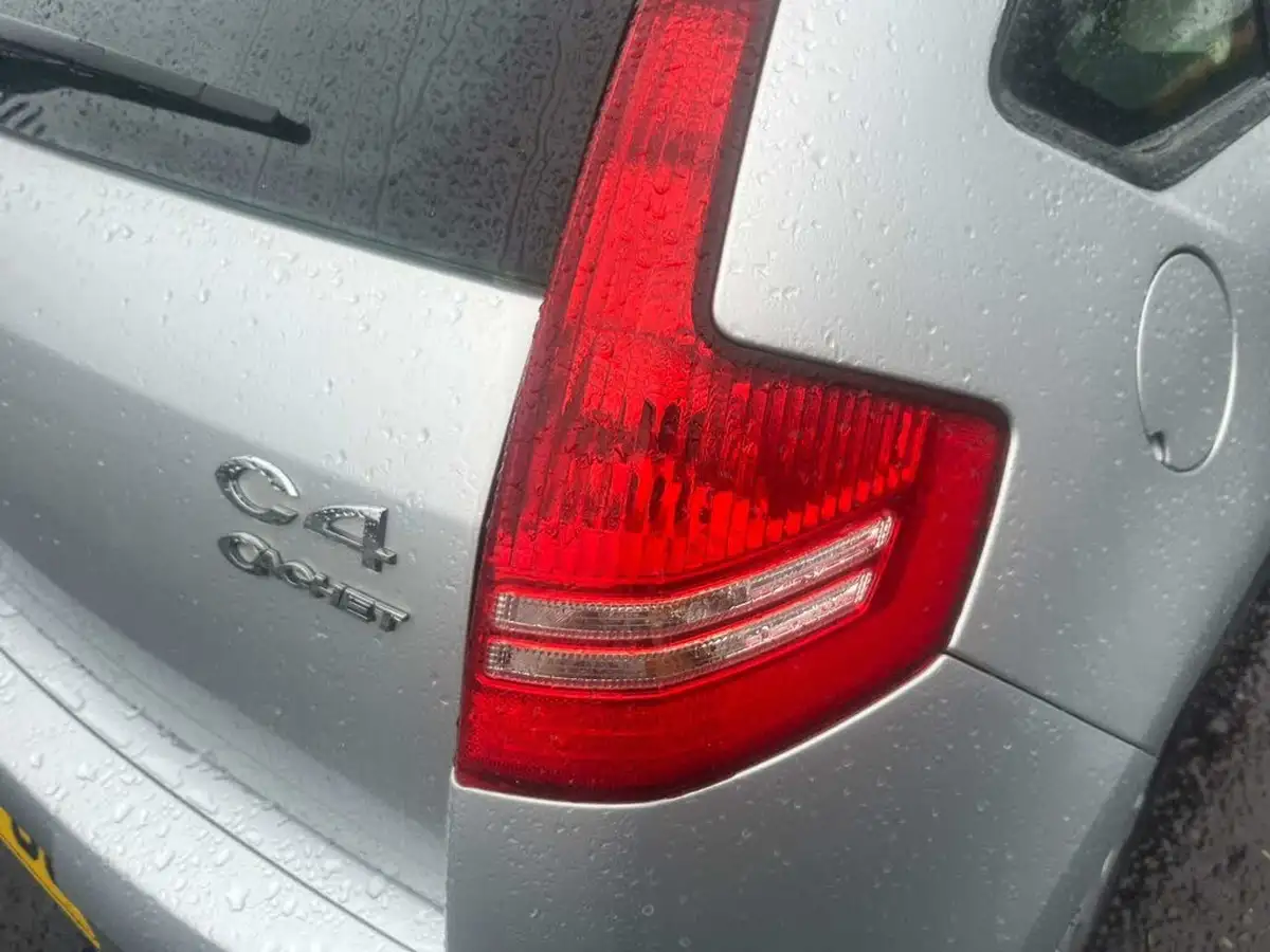 2009-citroen-c4-16-cachet-big-44