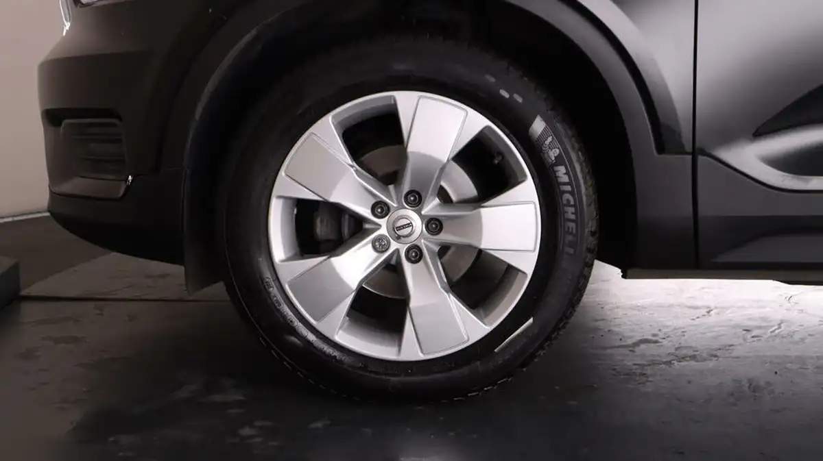2020-volvo-xc40-20td-d3-momentum-geartronic-big-18