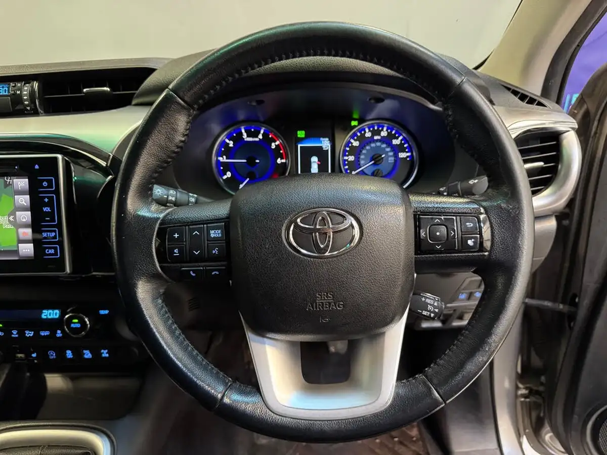 2018-toyota-hi-lux-24d-4d-invincible-32t-ss-big-12