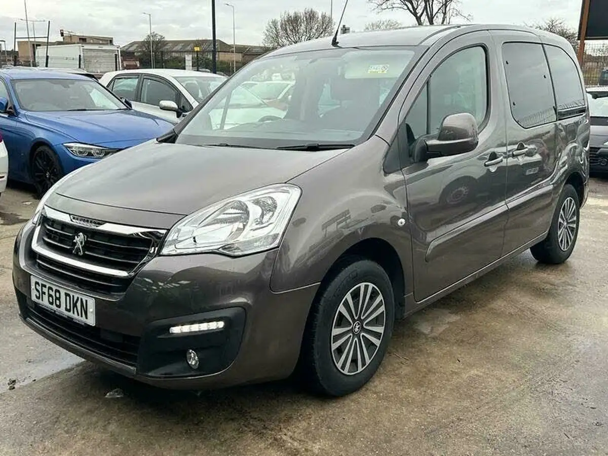 2018-peugeot-partner-big-3