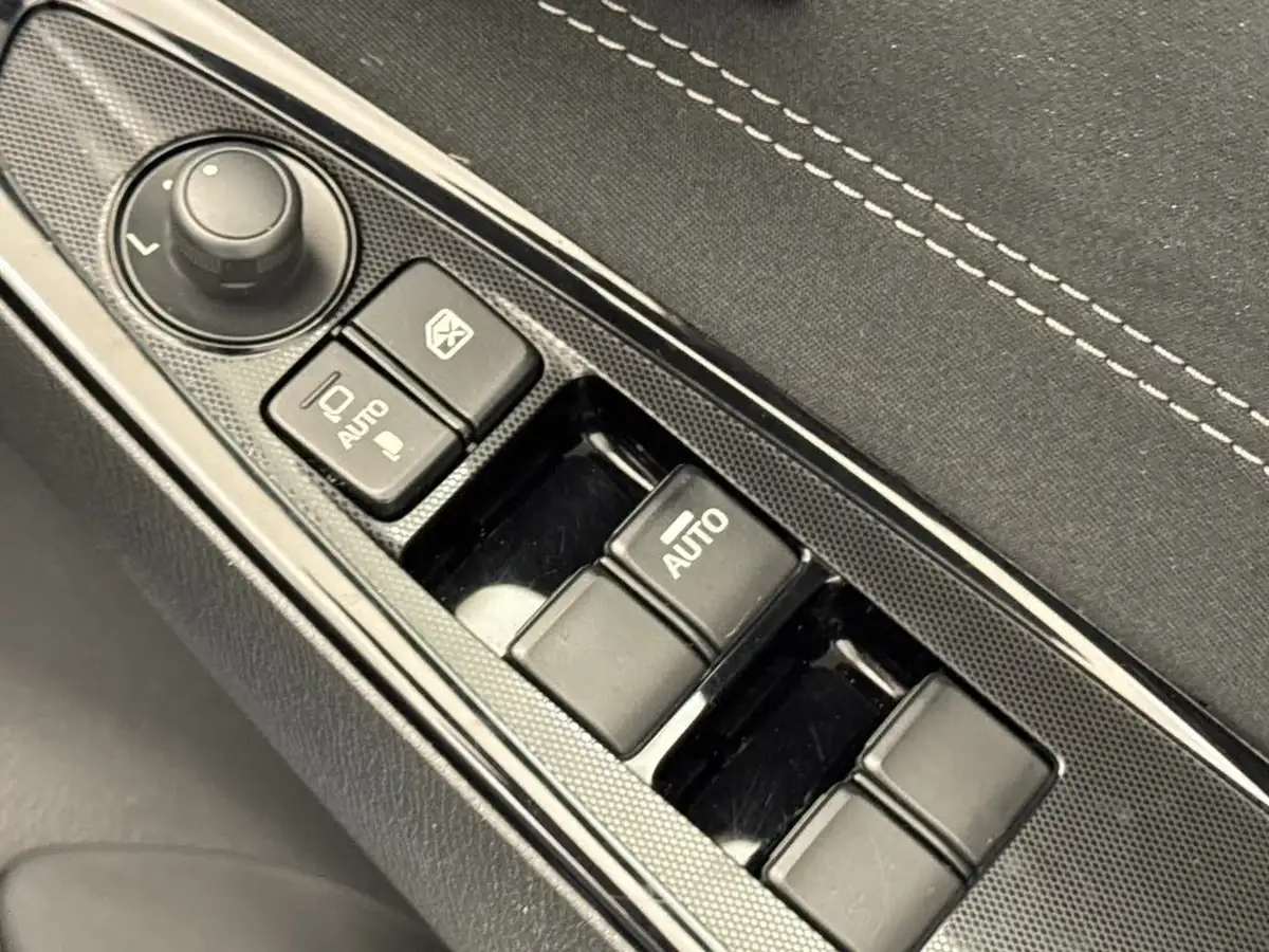 2019-mazda-mazda2-15-sport-nav-big-14