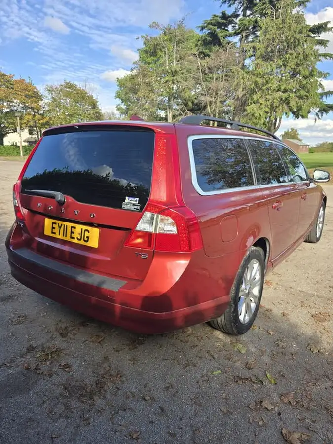 2011-volvo-v70-big-12