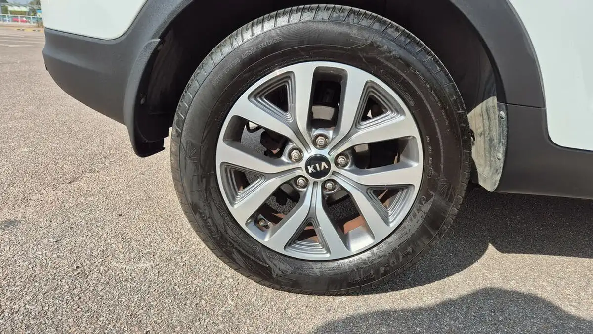 2014-kia-sportage-16-1-2wd-big-26