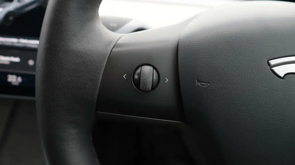 2021-tesla-model-3-e-long-range-awd-big-23