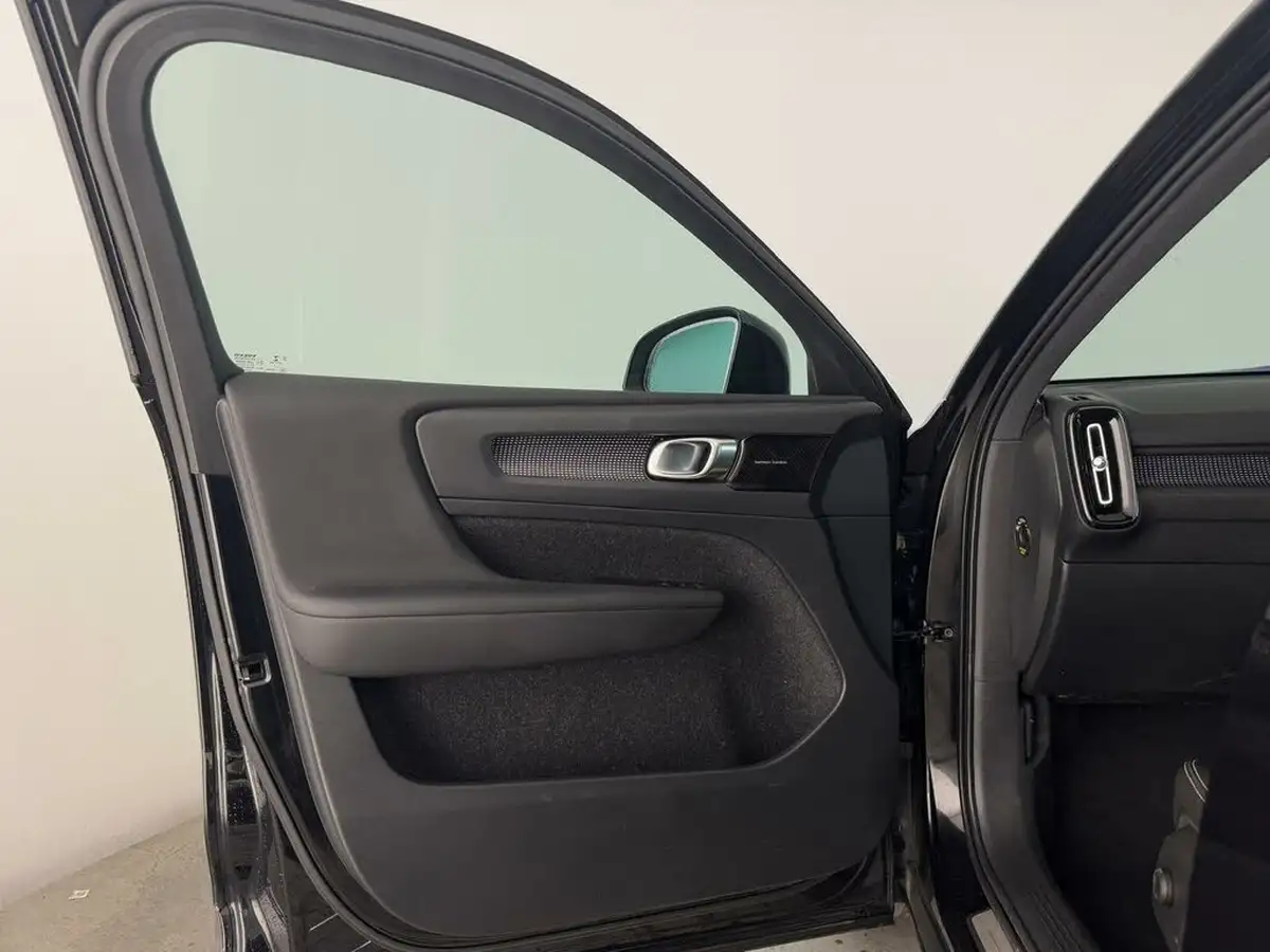 2021-volvo-xc40-20-b4-r-design-194bhp-awd-auto-big-8
