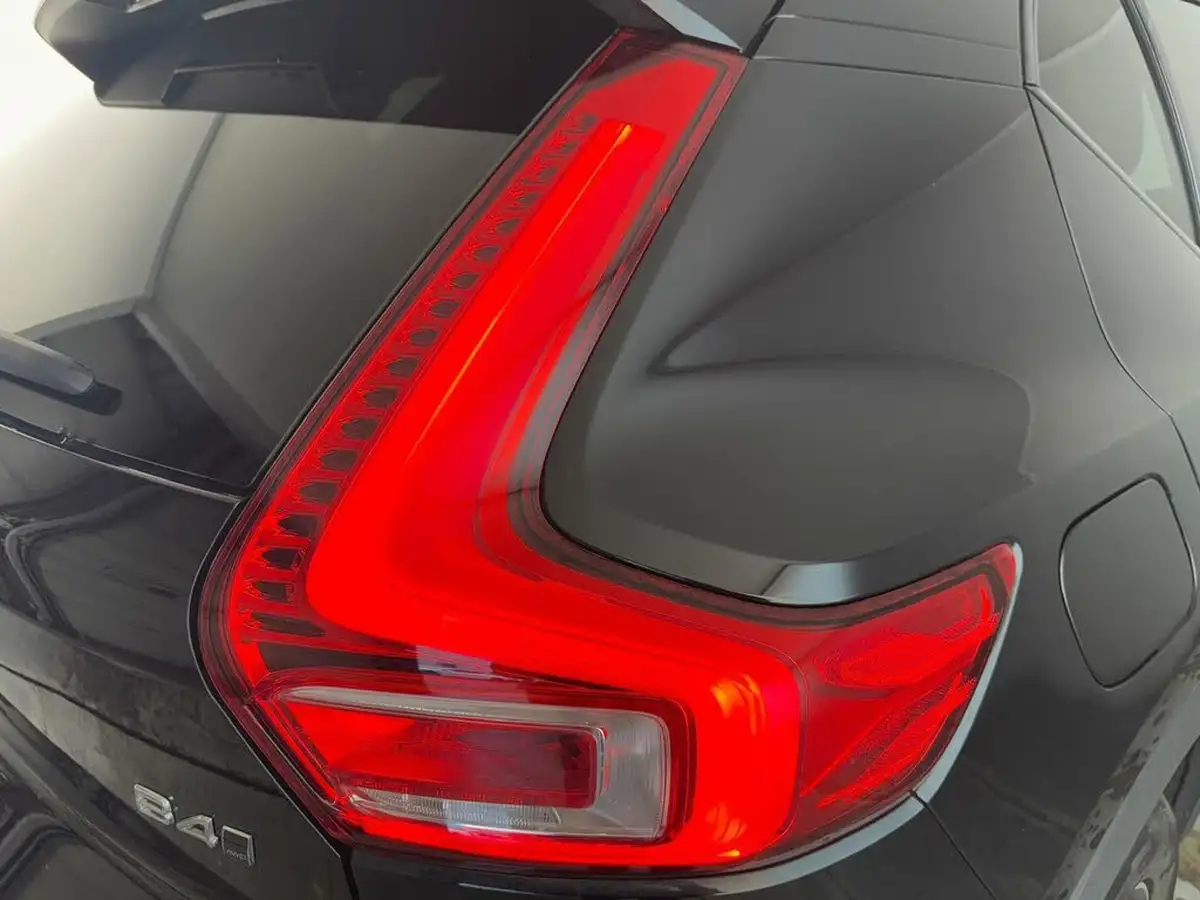 2021-volvo-xc40-20-b4-r-design-194bhp-awd-auto-big-32
