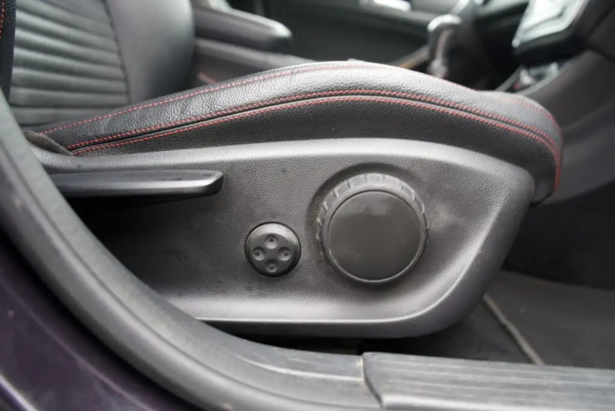 2015-mercedes-benz-a-class-15cdi-a180-amg-sport-big-16
