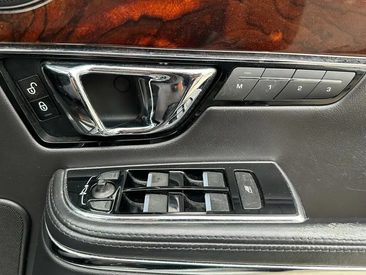 2014-jaguar-xj-series-30td-xj-premium-luxury-lwb-big-22