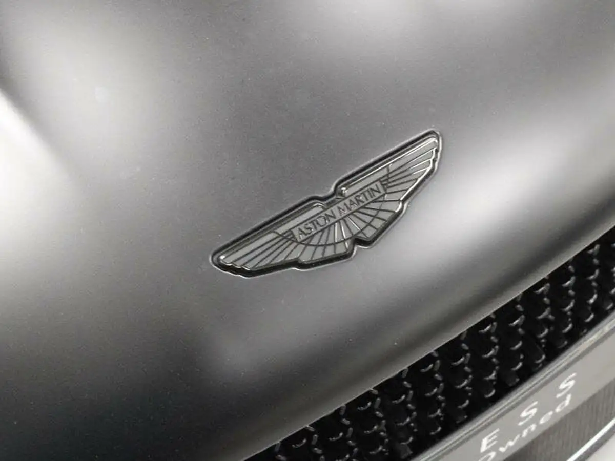 2023-aston-martin-dbs-52-v12-big-16