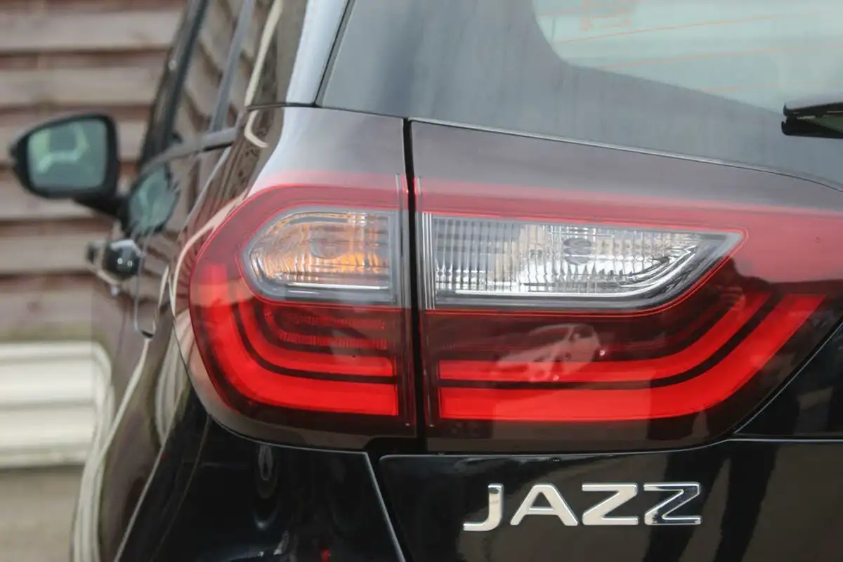 2022-honda-jazz-15-i-mmd-sr-109ps-big-9