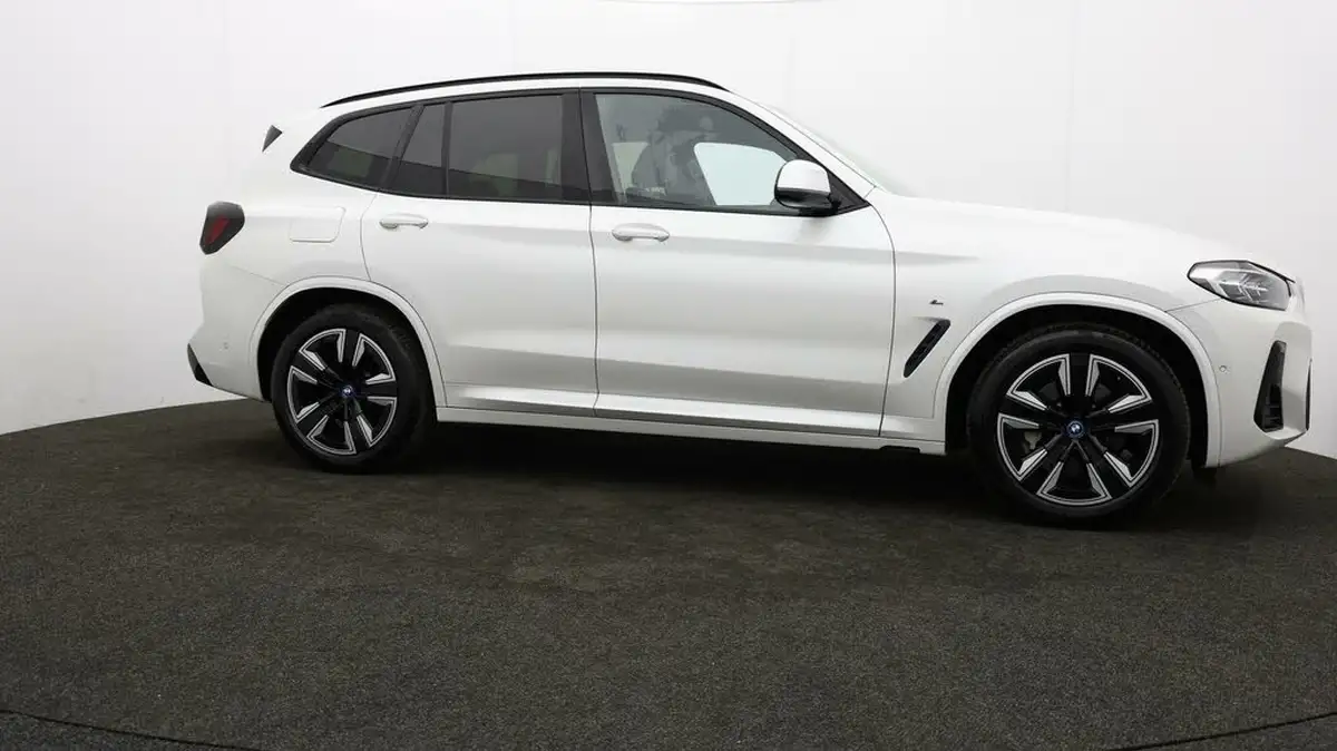 2022-bmw-ix3-e-m-sport-big-34