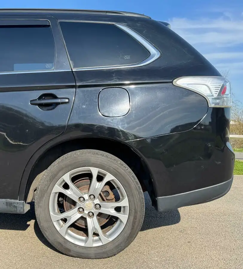2014-mitsubishi-outlander-22di-d-gx4-big-20